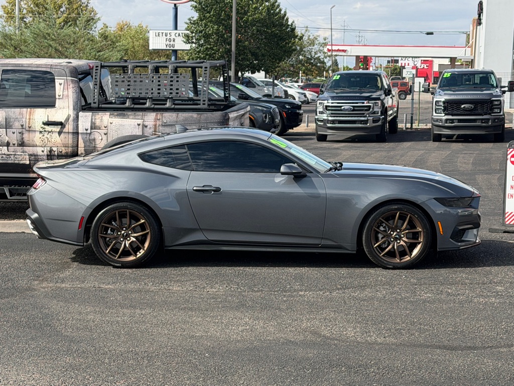 Photo 3 of this FORD MUSTANG