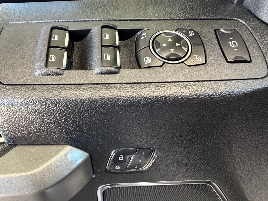 Photo 22 of this FORD F350