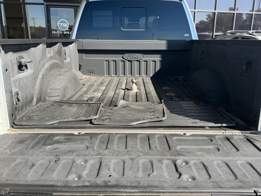 Photo 30 of this FORD F350