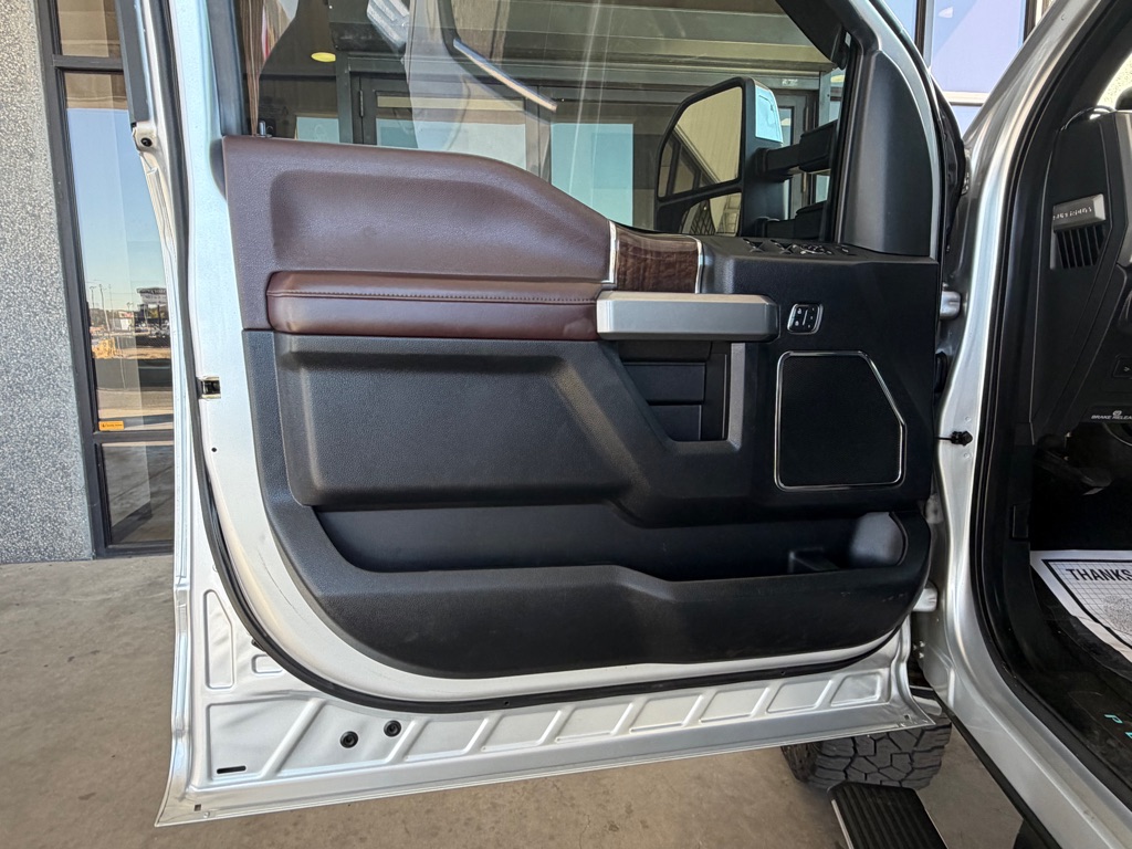 Photo 21 of this FORD F350