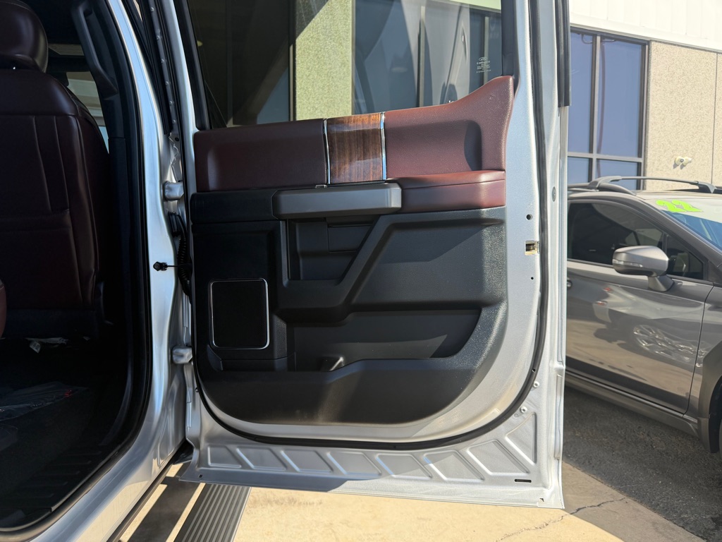 Photo 34 of this FORD F350
