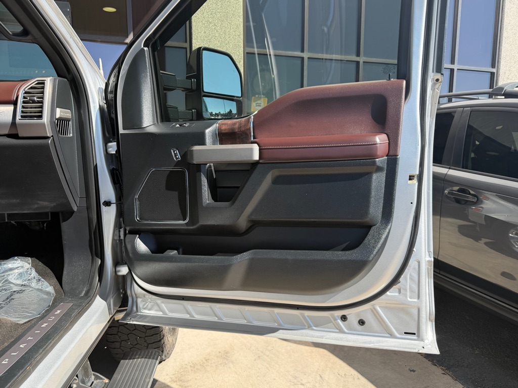 Photo 38 of this FORD F350