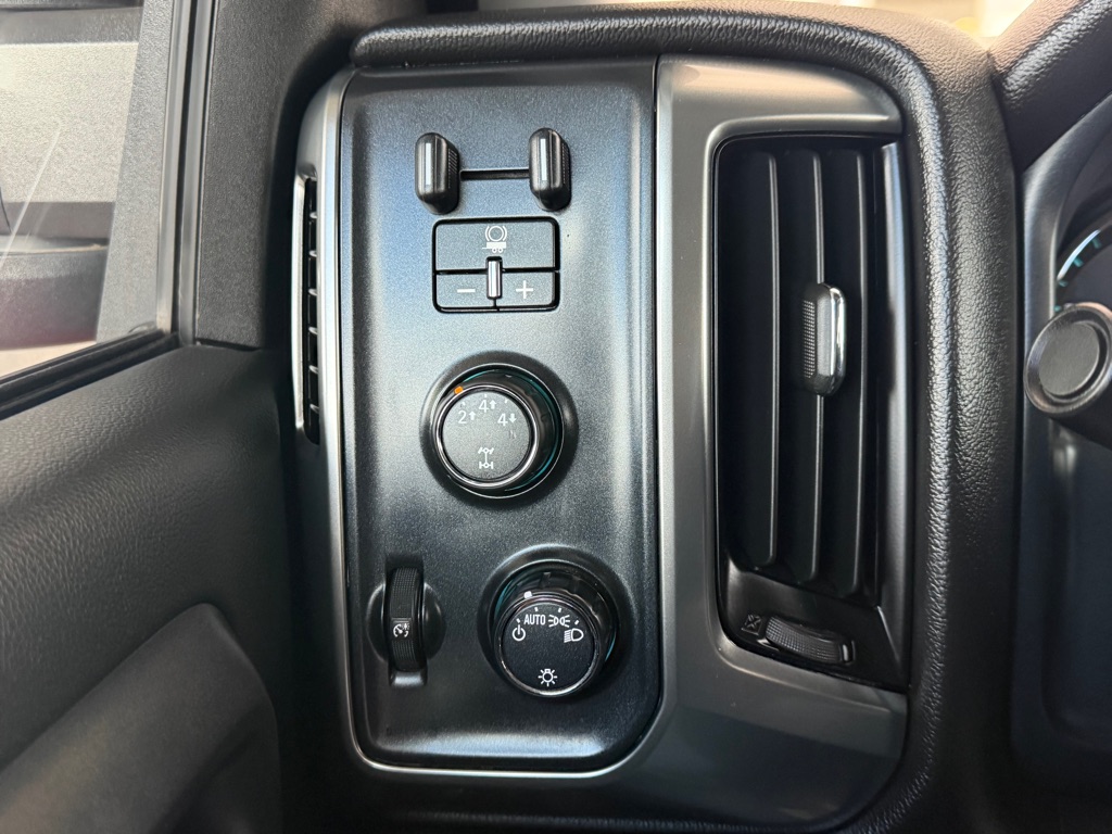 Photo 9 of this CHEVROLET SILVERADO 2500