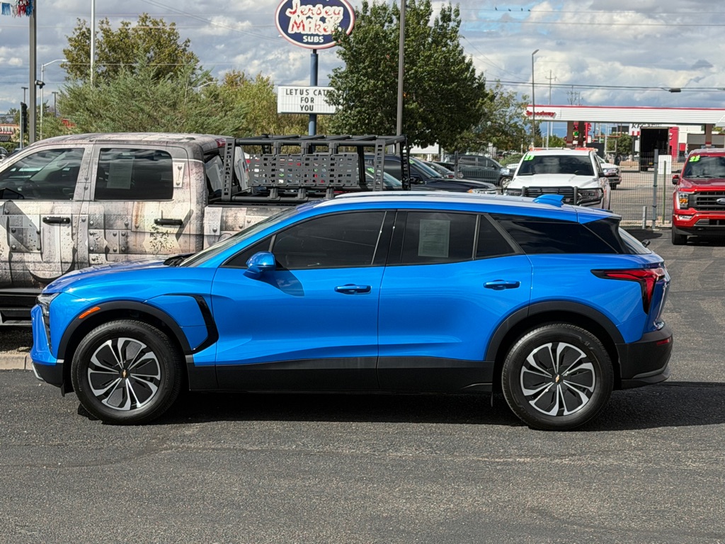 Photo 2 of this CHEVROLET BLAZER