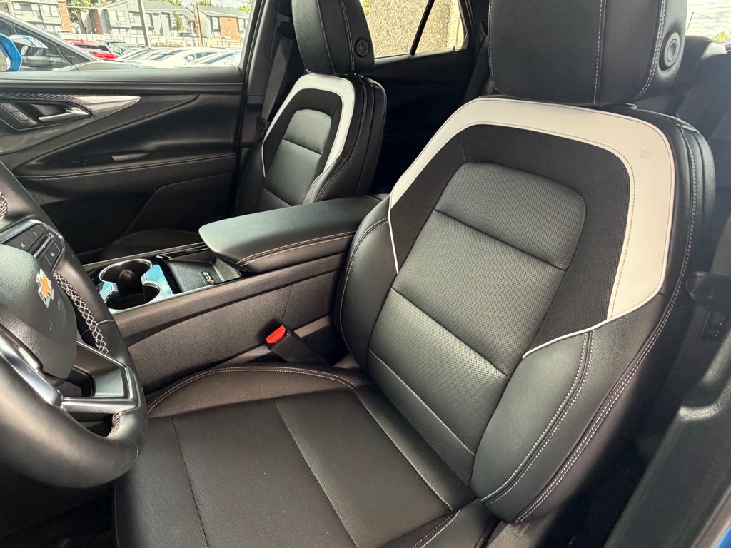 Photo 6 of this CHEVROLET BLAZER