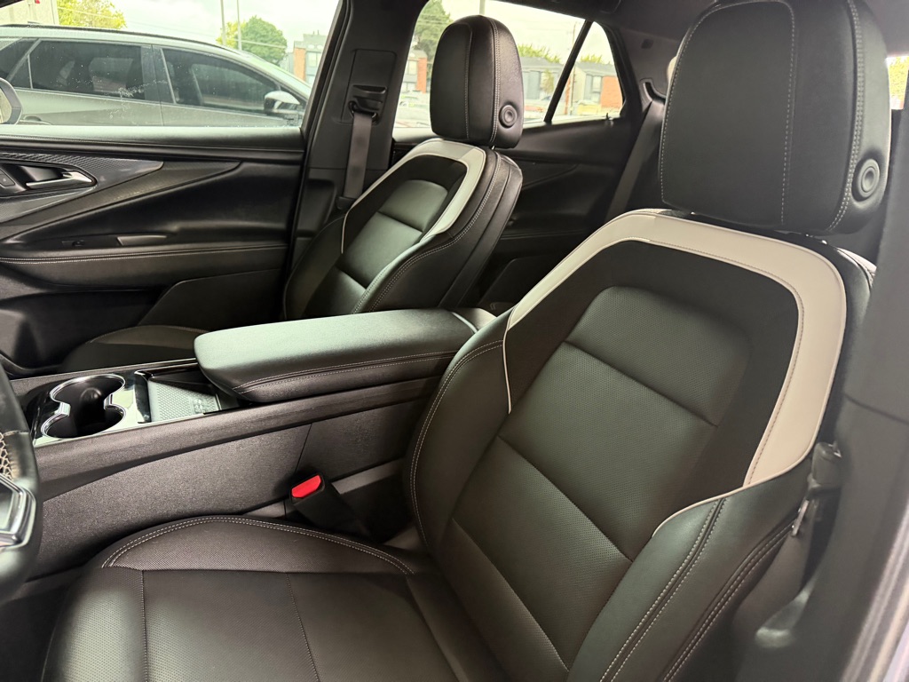 Photo 8 of this CHEVROLET BLAZER