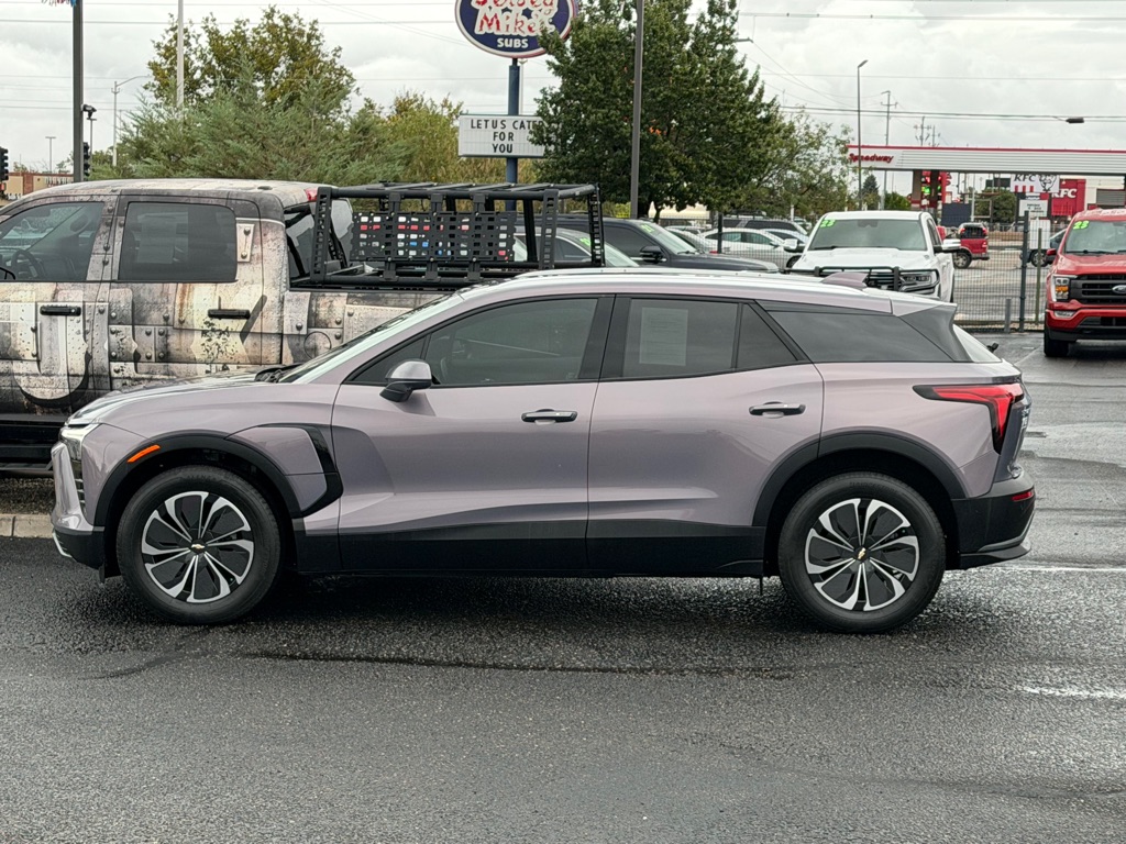 Photo 2 of this CHEVROLET BLAZER