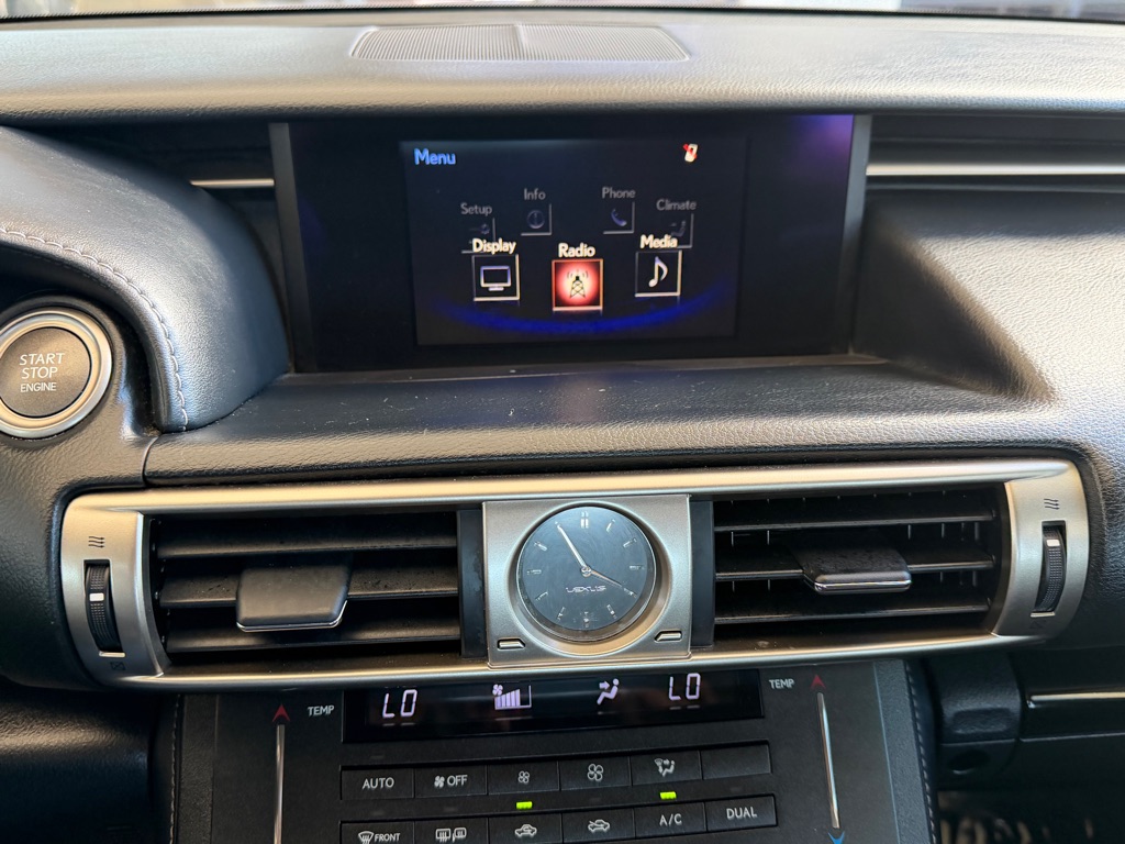 Photo 14 of this LEXUS IS