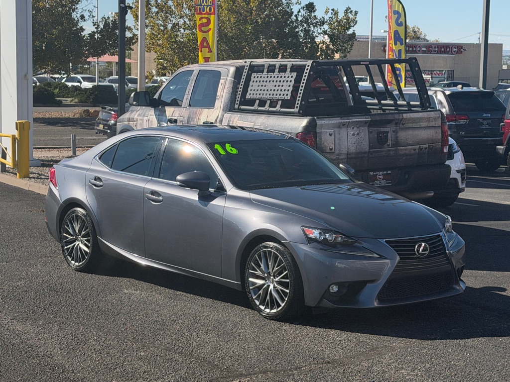 Photo 4 of this LEXUS IS