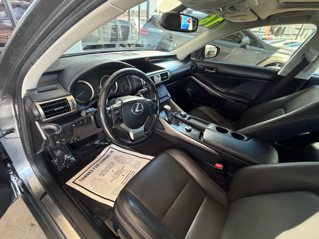 Photo 7 of this LEXUS IS