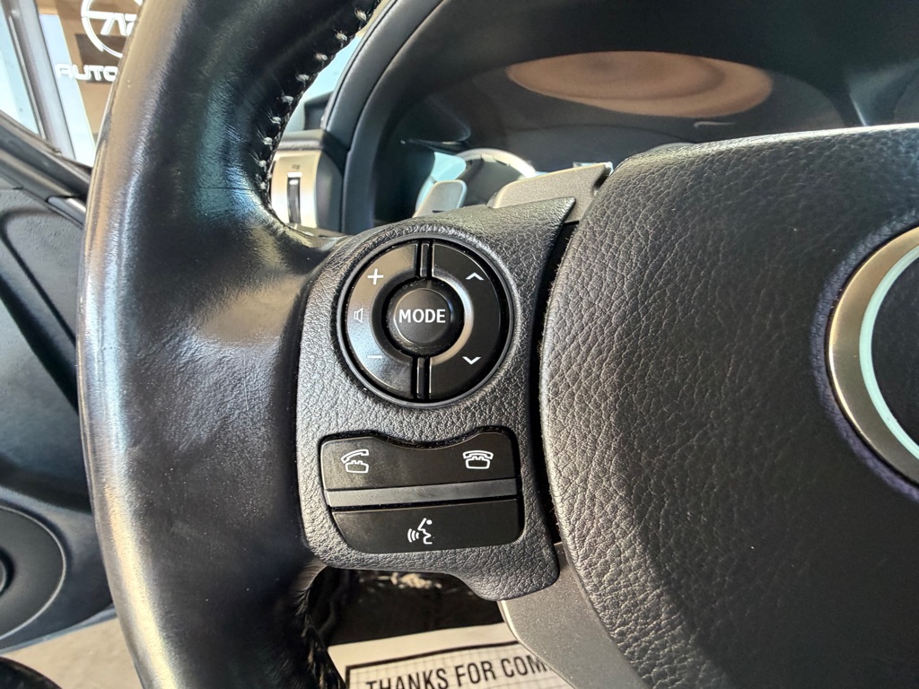 Photo 9 of this LEXUS IS