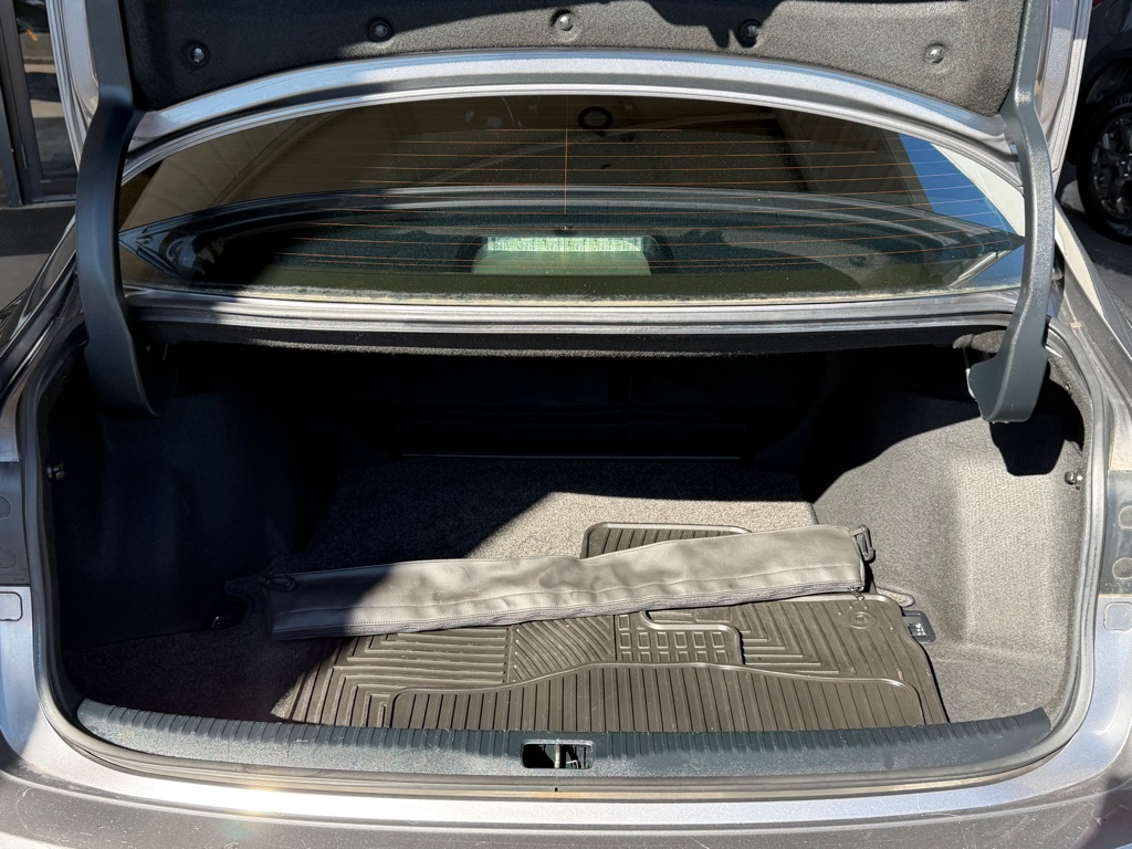 Photo 26 of this LEXUS IS