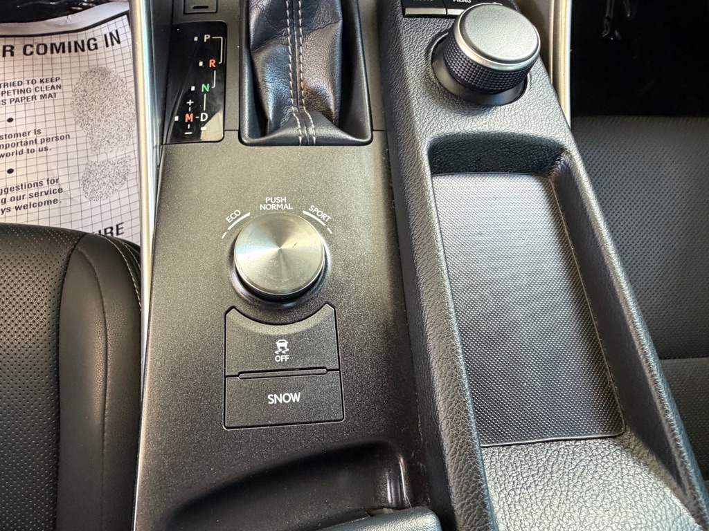 Photo 17 of this LEXUS IS