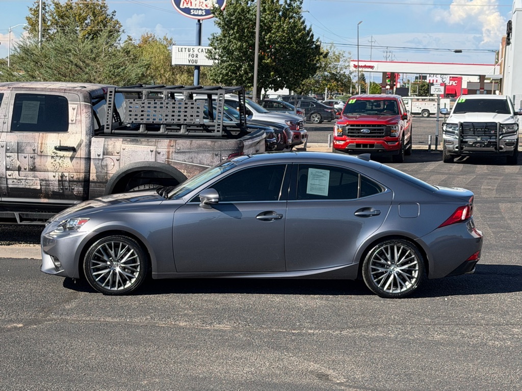 Photo 2 of this LEXUS IS