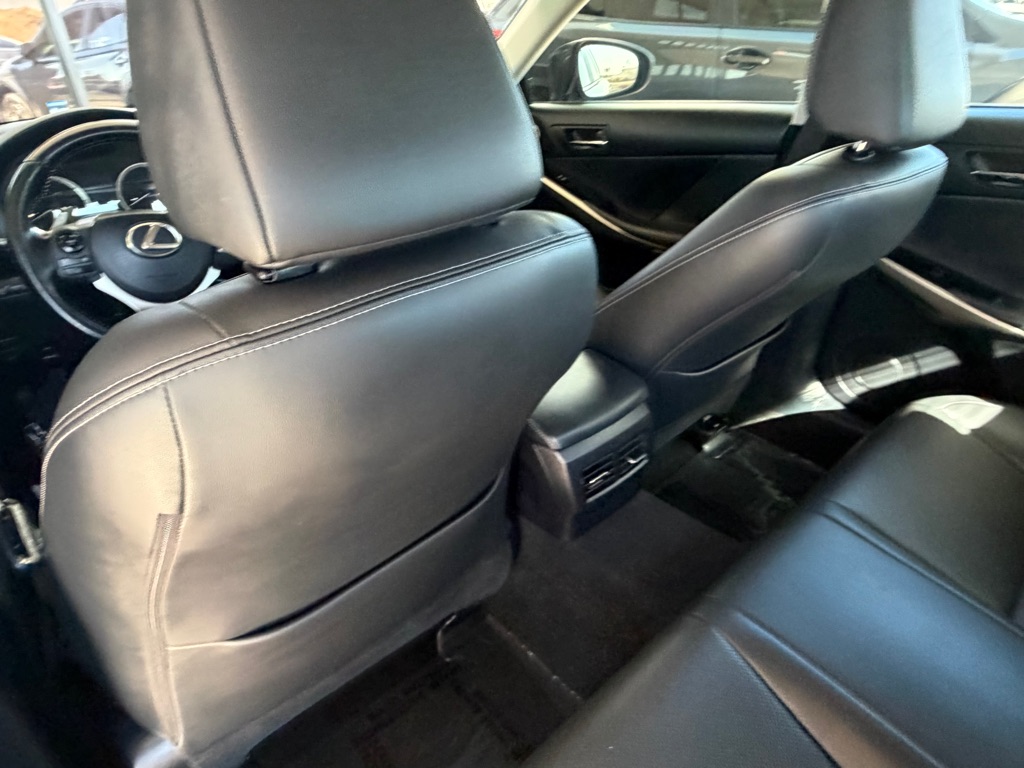 Photo 22 of this LEXUS IS