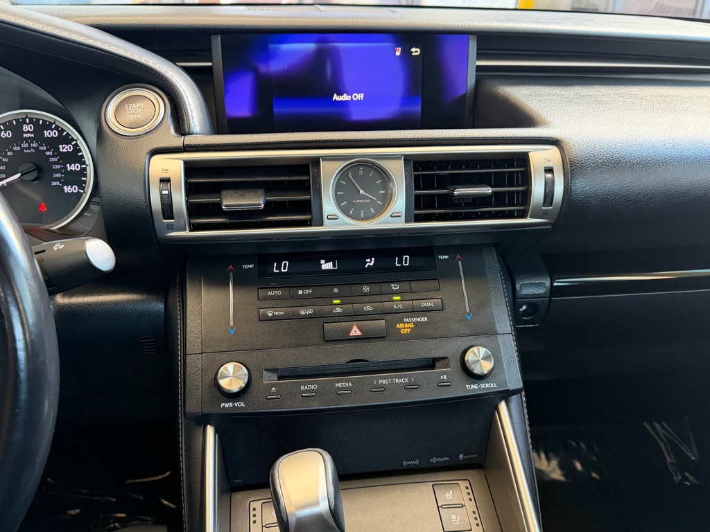 Photo 13 of this LEXUS IS