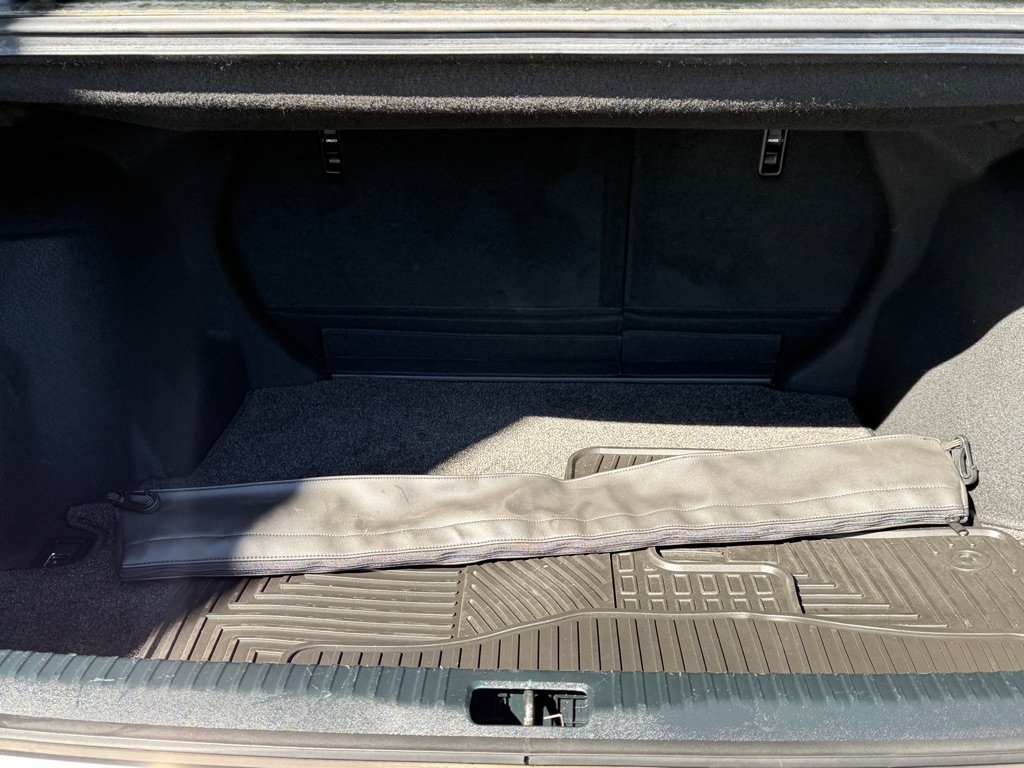 Photo 27 of this LEXUS IS