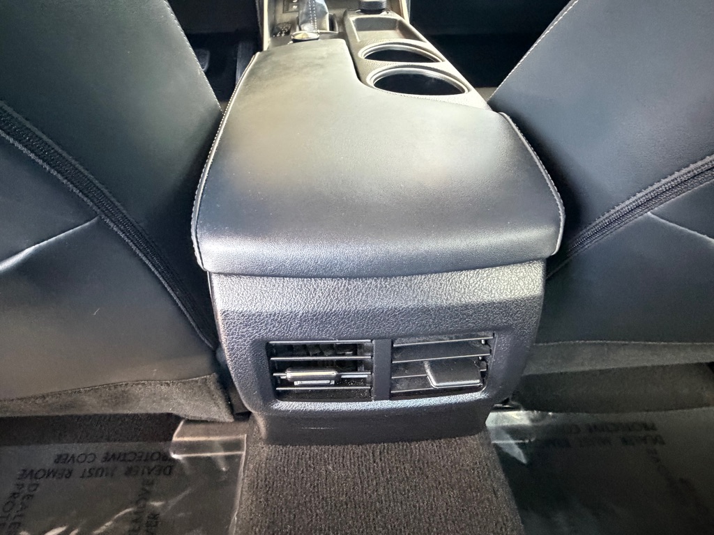 Photo 23 of this LEXUS IS
