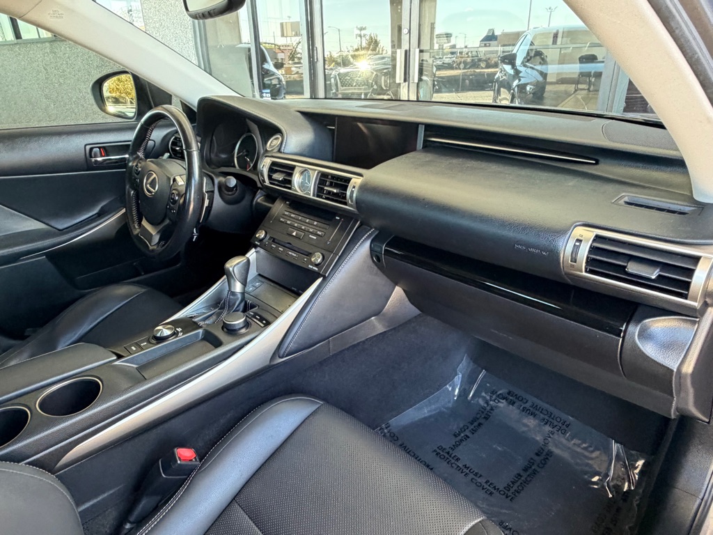 Photo 35 of this LEXUS IS