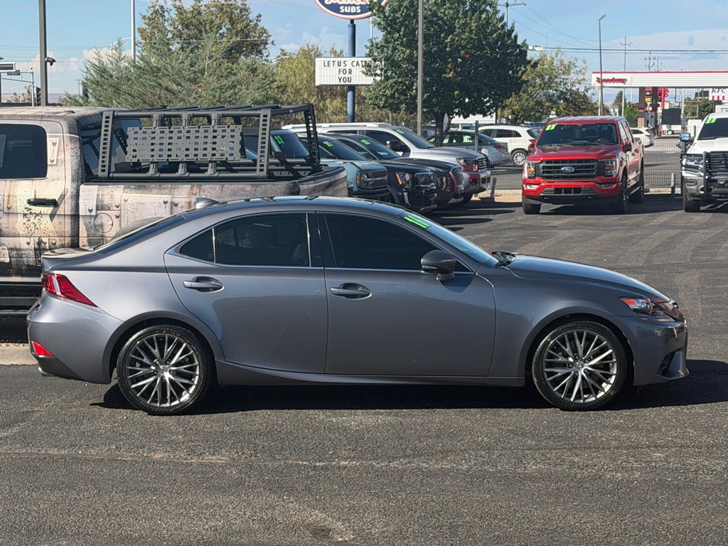 Photo 3 of this LEXUS IS