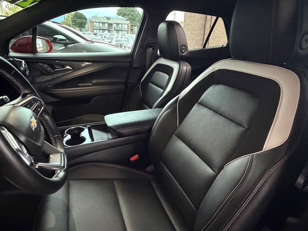 Photo 8 of this CHEVROLET BLAZER