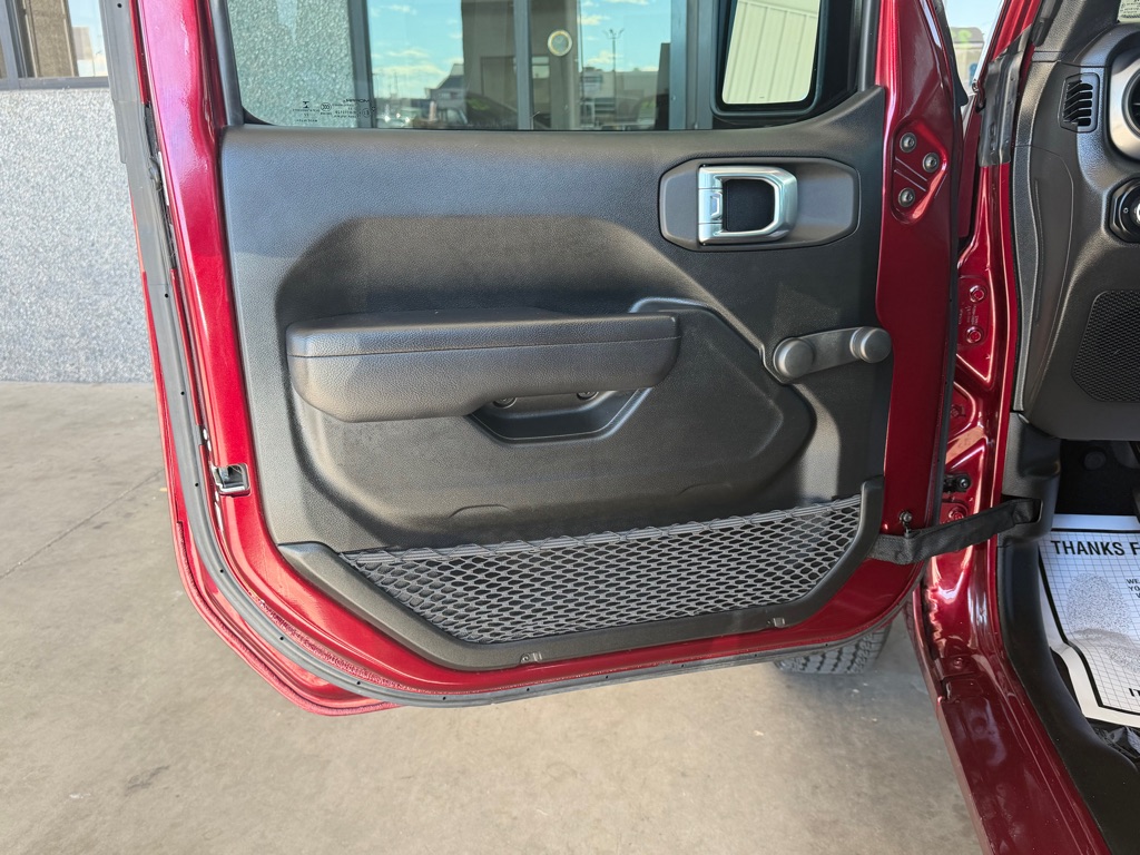 Photo 17 of this JEEP WRANGLER