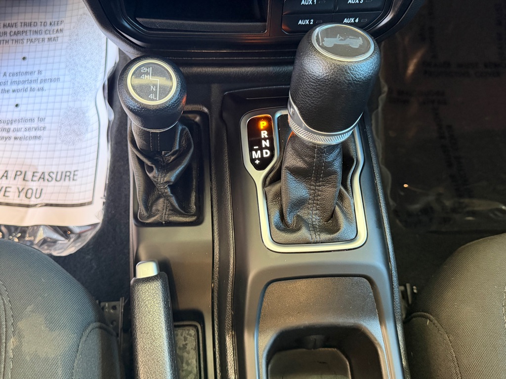Photo 15 of this JEEP WRANGLER