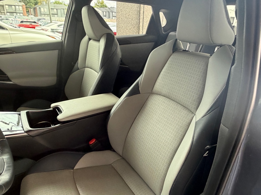 Photo 8 of this SUBARU SOLTERRA