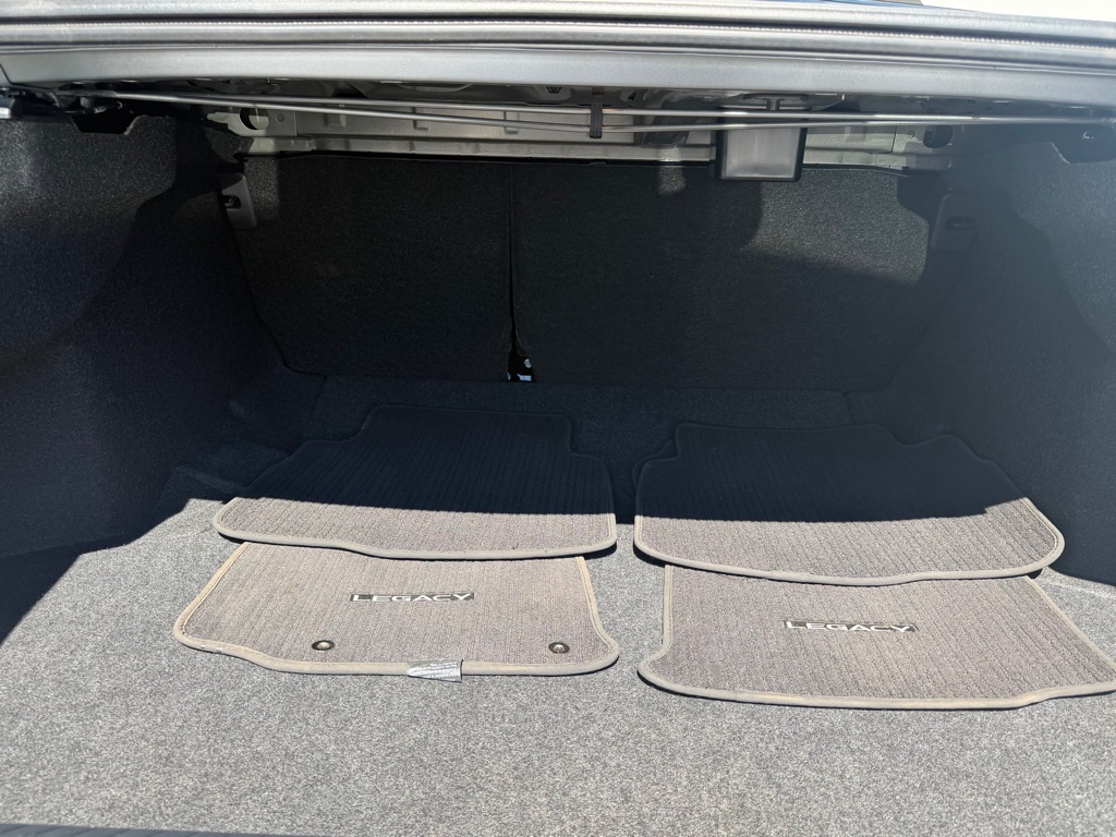 Photo 28 of this SUBARU LEGACY