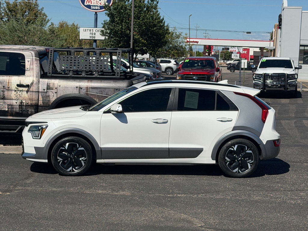 Photo 2 of this KIA NIRO