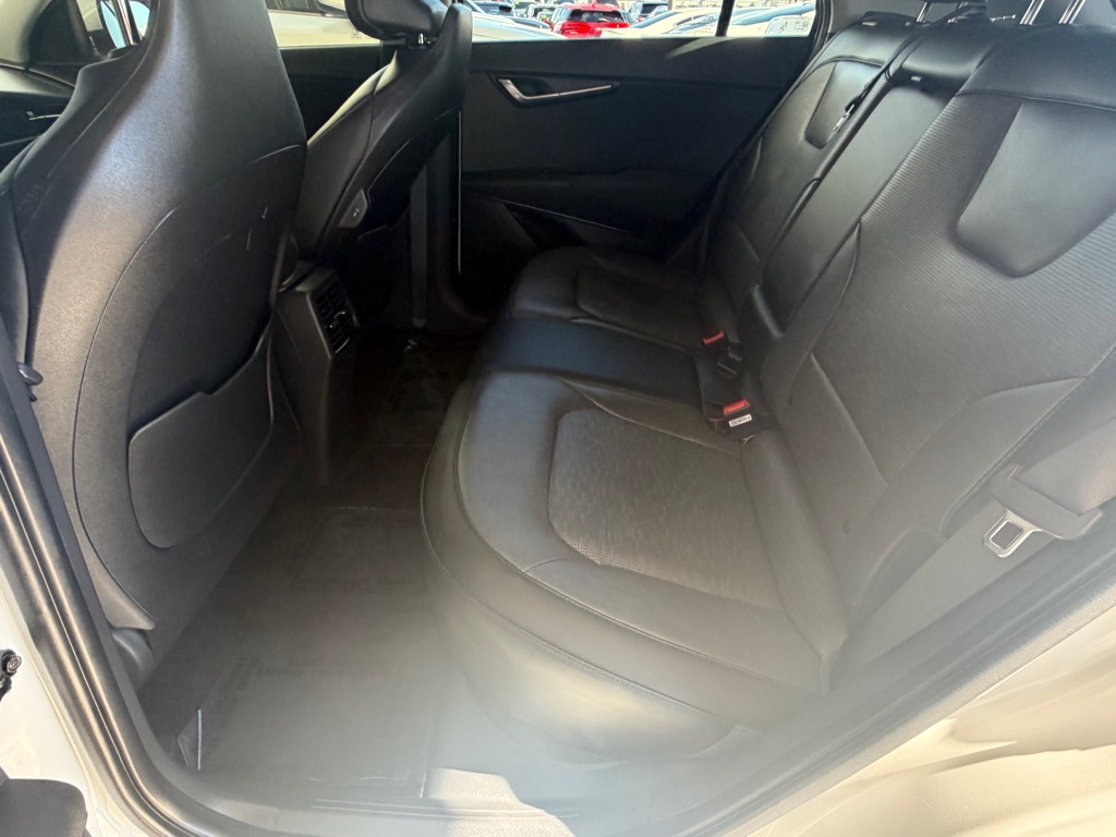 Photo 23 of this KIA NIRO