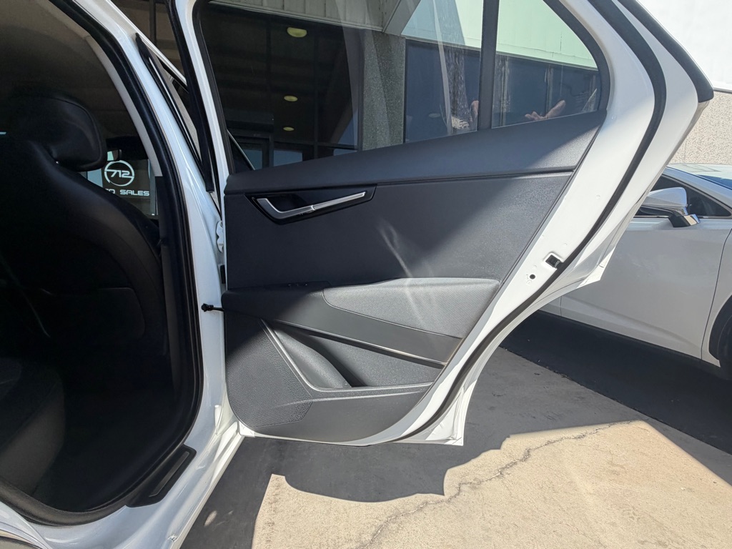 Photo 35 of this KIA NIRO