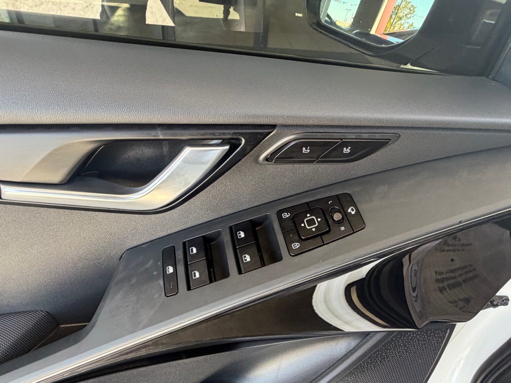 Photo 22 of this KIA NIRO