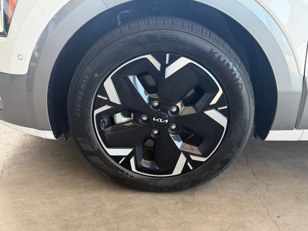 Photo 61 of this KIA NIRO