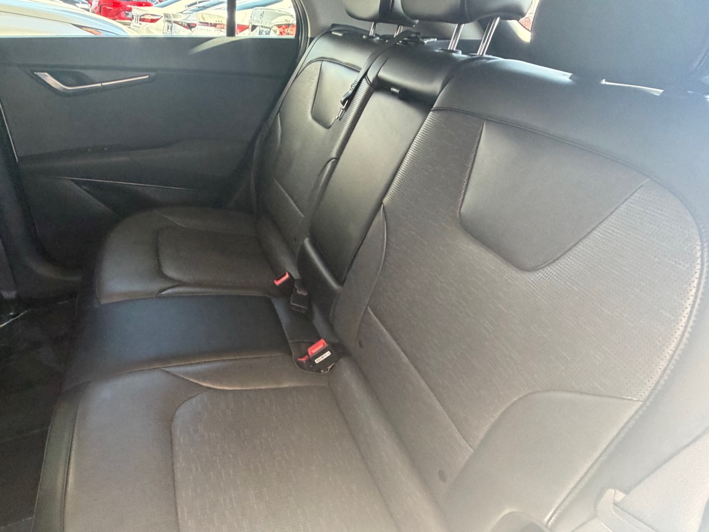 Photo 24 of this KIA NIRO