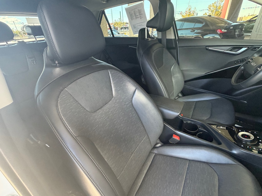 Photo 37 of this KIA NIRO