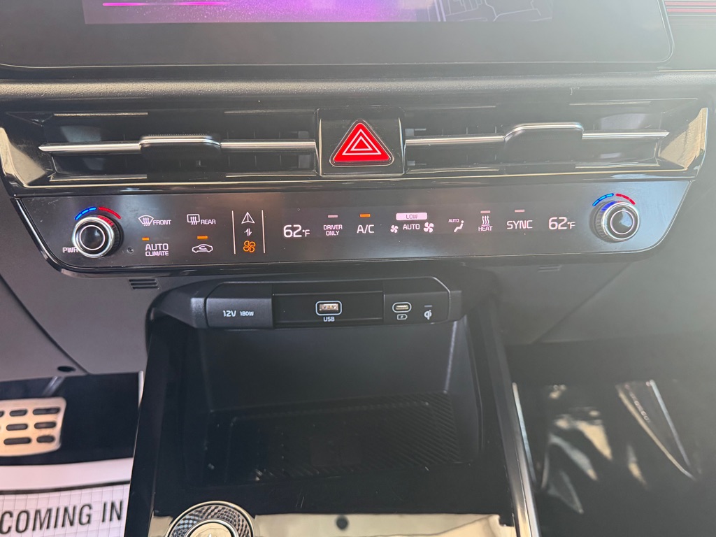 Photo 16 of this KIA NIRO