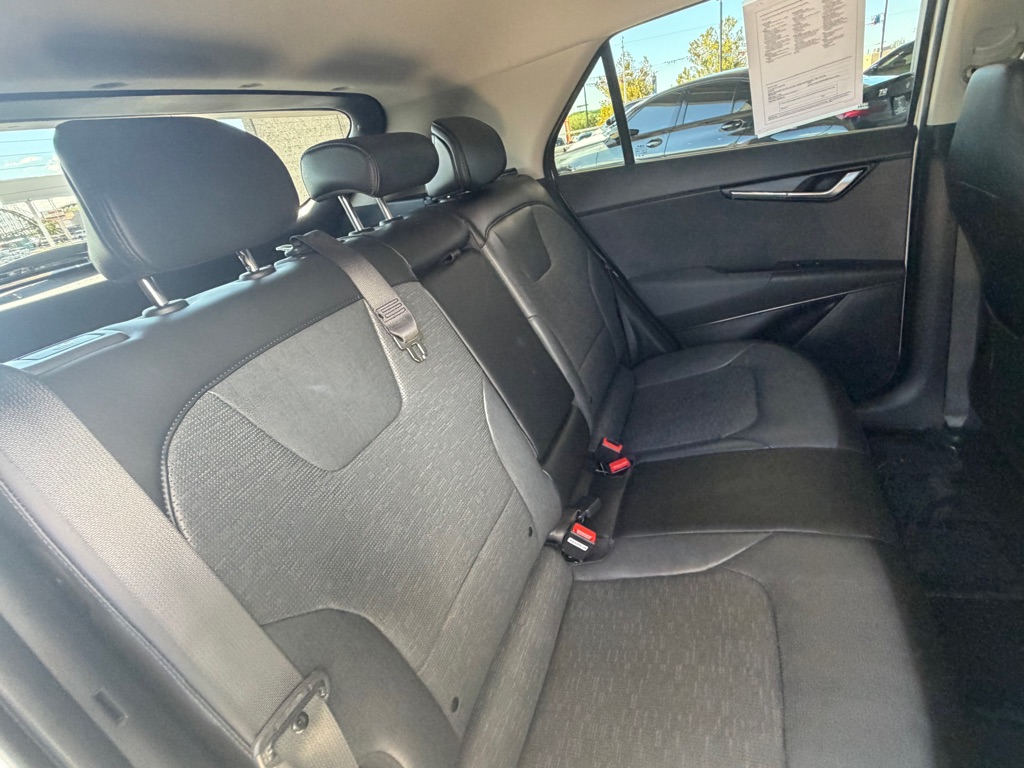 Photo 33 of this KIA NIRO