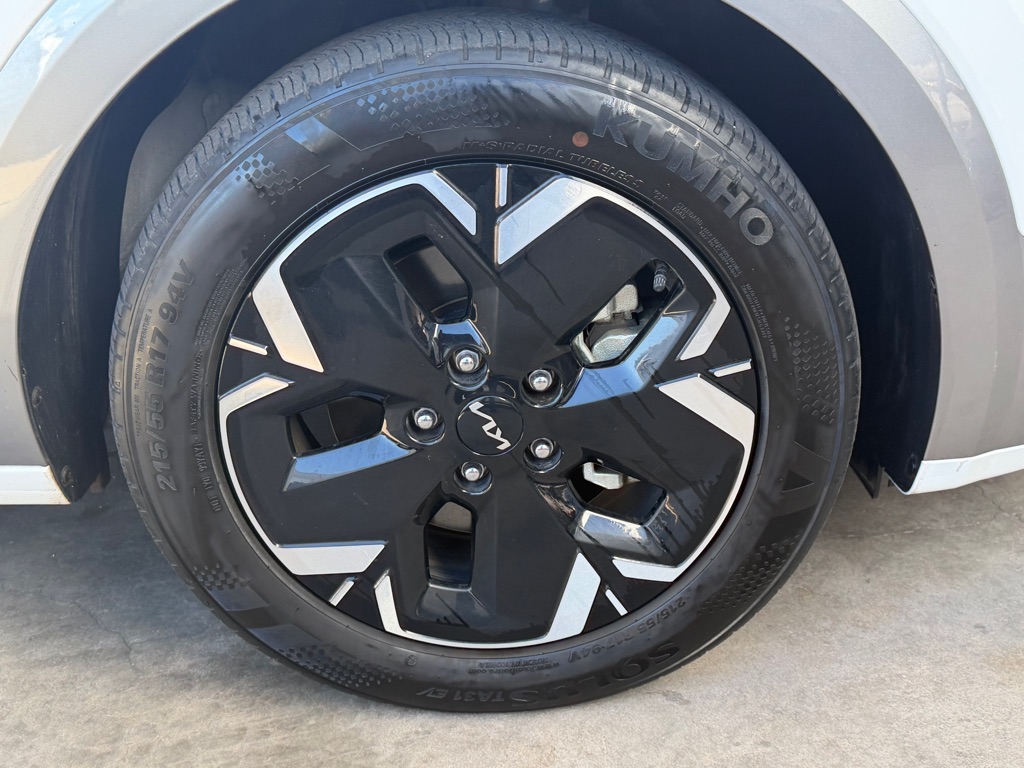 Photo 58 of this KIA NIRO