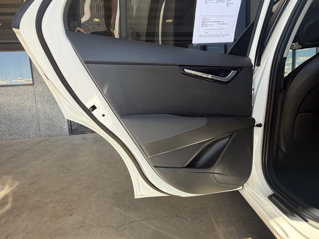 Photo 28 of this KIA NIRO