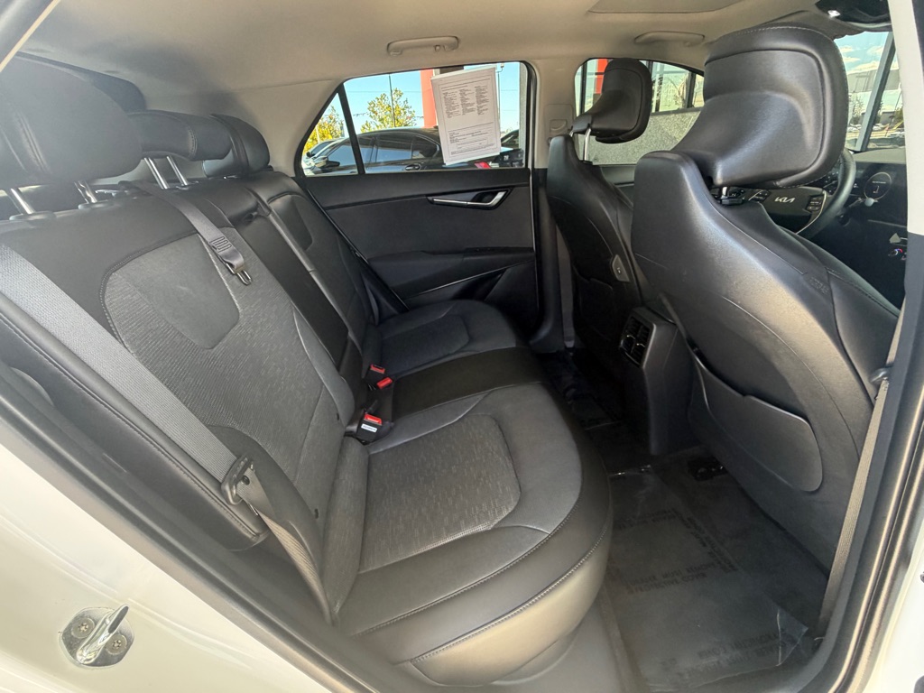 Photo 32 of this KIA NIRO