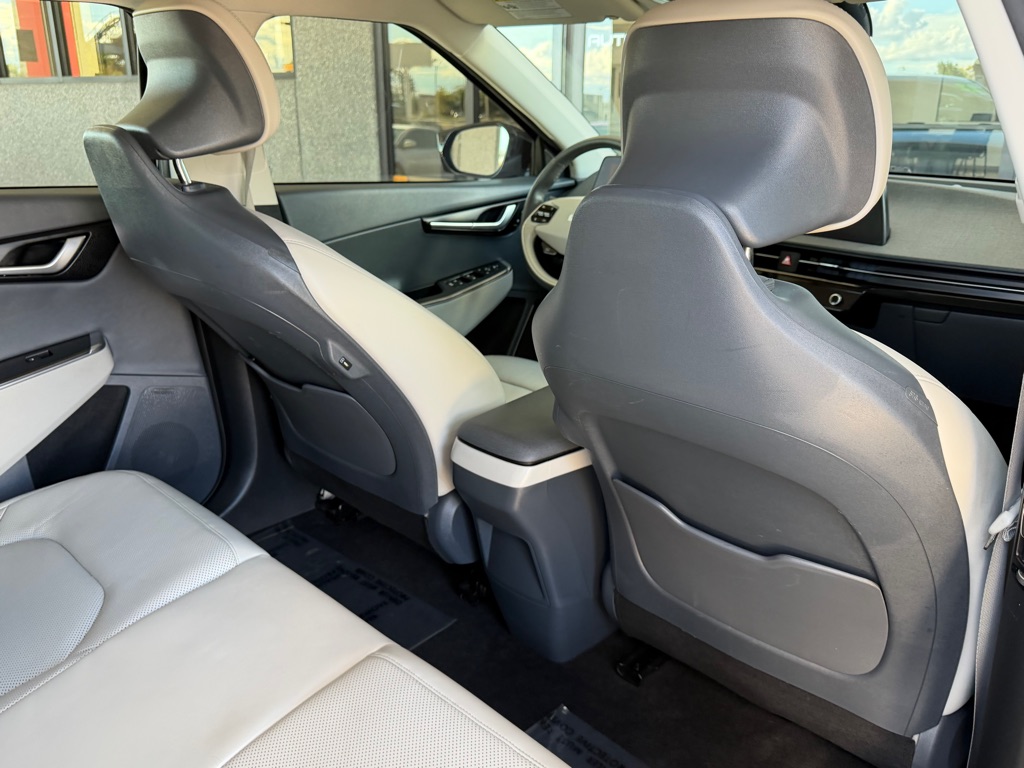 Photo 37 of this KIA EV6