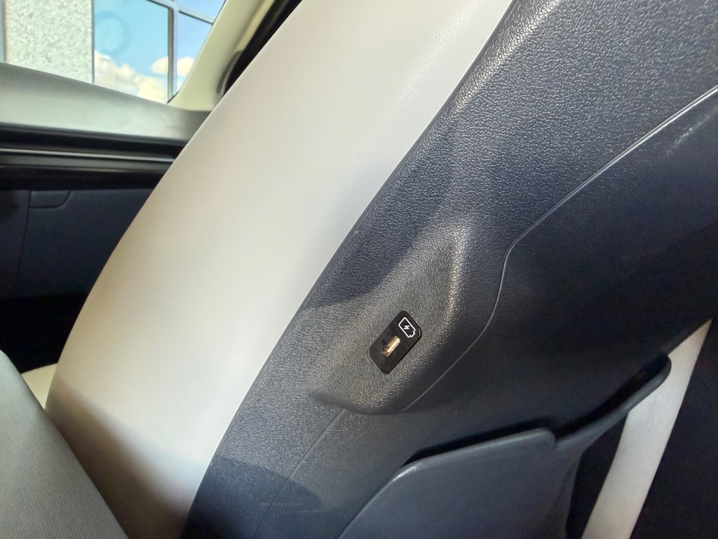 Photo 27 of this KIA EV6