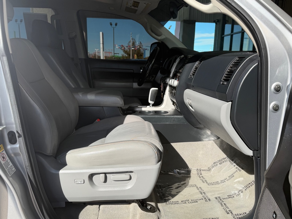 Photo 31 of this TOYOTA TUNDRA