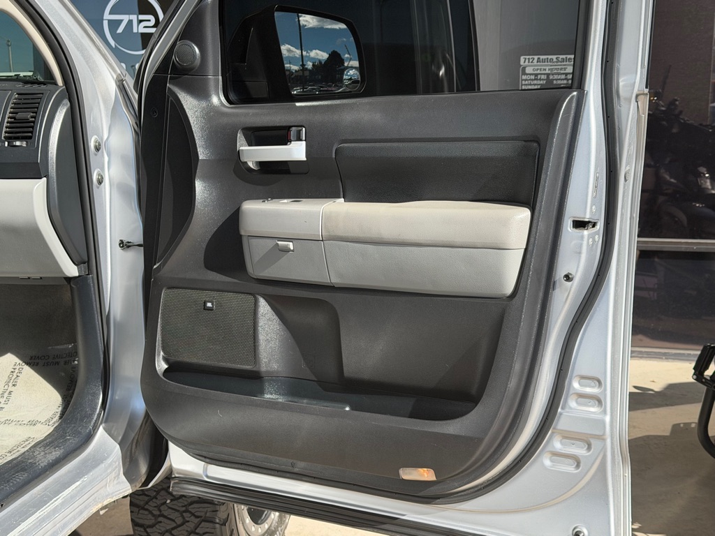Photo 34 of this TOYOTA TUNDRA