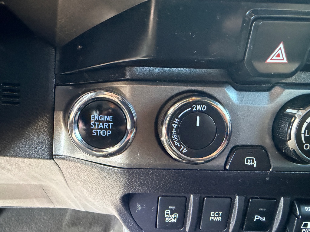 Photo 12 of this TOYOTA TACOMA