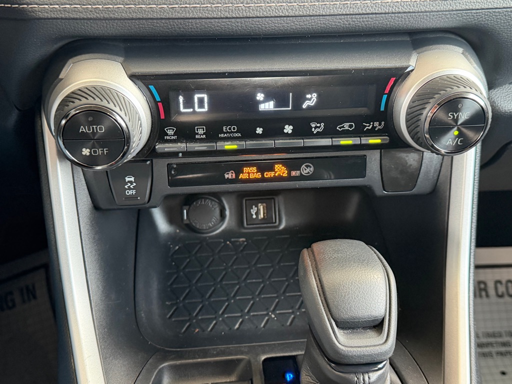 Photo 14 of this TOYOTA RAV4