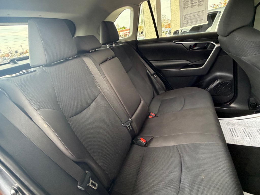 Photo 31 of this TOYOTA RAV4