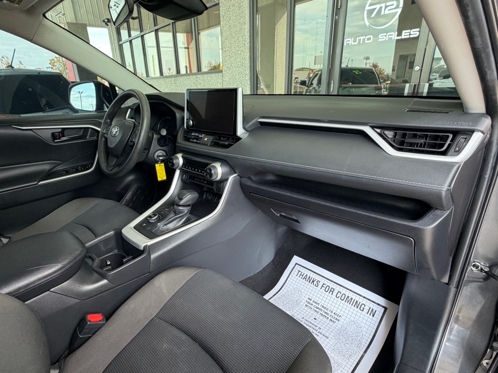 Photo 36 of this TOYOTA RAV4