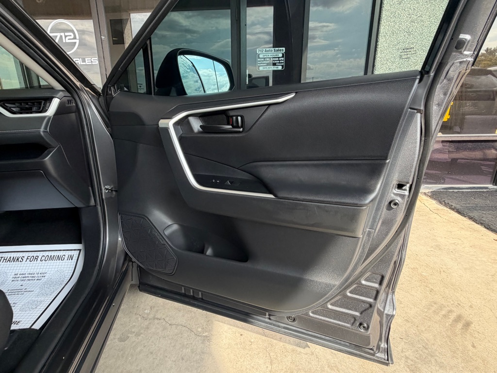 Photo 37 of this TOYOTA RAV4